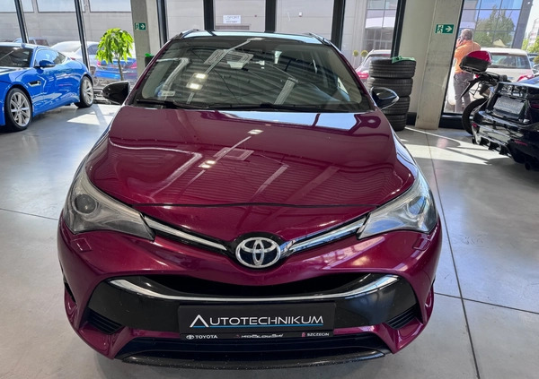 Toyota Avensis cena 71900 przebieg: 142500, rok produkcji 2017 z Busko-Zdrój małe 379